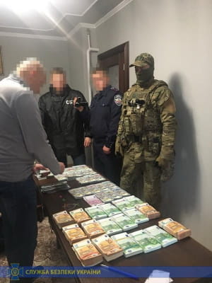 Конфіскація контрабандного одягу