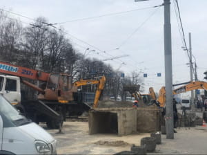 Ремонт наслідків прориву біля "Ocean Plaza"