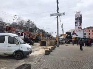 Ремонт наслідків прориву біля "Ocean Plaza"