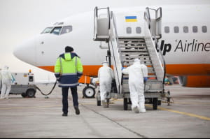 Самолет из Уханя с украинцами на борту в "Борисполе". Фото: Николай Анацкий