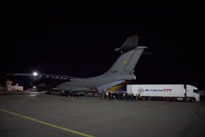 Самолет с тестами на коронавирус