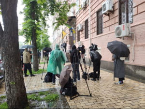 Активисты пришли под суд поддержать Антоненко, Кузьменко и Дугарь
