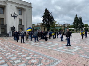 Акція "Разумкову - лапті"