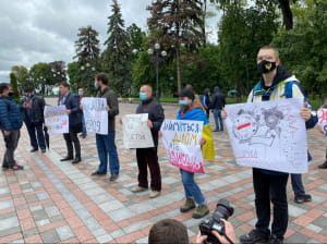 Акція "Разумкову - лапті"