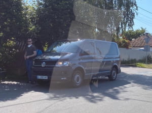 Невідомі автомобілі біля дому Порошенка