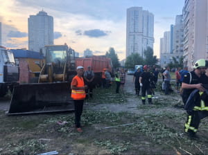 На Позняках уже частично разобрали завалы после взрыва
