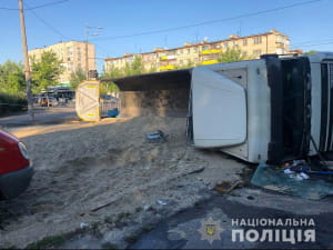 В Днепре столкнулись микроавтобус и грузовик