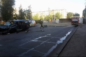 В Днепре столкнулись микроавтобус и грузовик