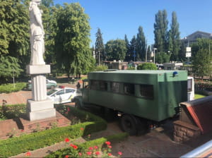 Возле суда по делу Стерненко