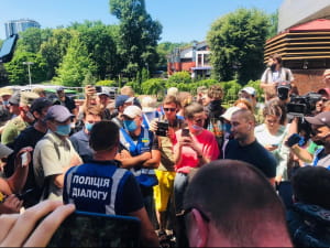 Под судом по делу Стерненко конфликт с журналистами ZIK