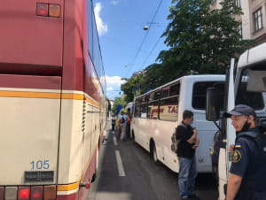 Автобуси силовиків під ДБР