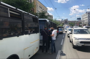Автобуси силовиків під ДБР