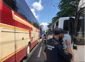Автобуси силовиків під ДБР
