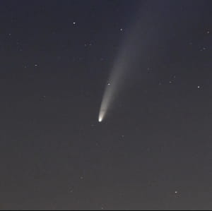 Комета Neowise над Стоунхенджем
