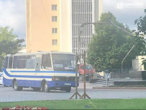 В Луцке неизвестный захватил автобус с заложниками