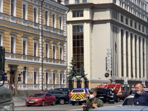 Біля бізнес-центру "Леонардо"