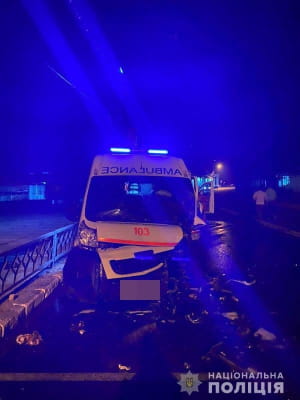 Легковик протаранив "швидку"