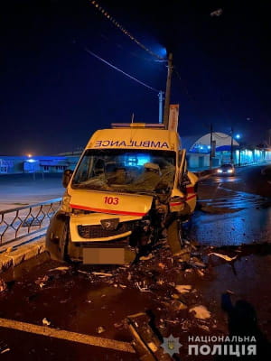 Легковик протаранив "швидку"