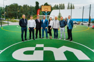 Нове поле для гри в футбол та баскетбол