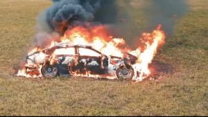 Российский блогер сжег свой Мерседес