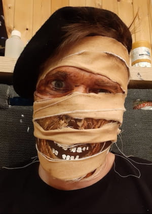 Хэллоуинская маска