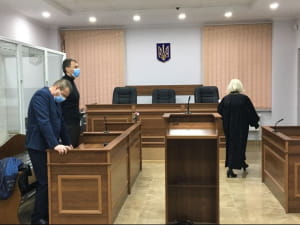 Судья Щебуняева зачитывает оправдательный приговор судье Кицюку