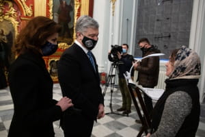 Подружжя Порошенків взяло участь в урочистій літургії Патріарха Еммануїла в Андріївській церкві