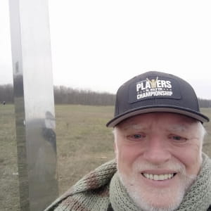 Таємничий моноліт і людина-мем