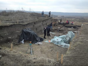 Поврежденная злоумышленниками археологическая достопримечательность в Звенигороде