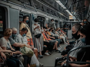 Люди в масках