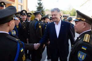 Порошенко и выпускники