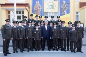 Порошенко и выпускники