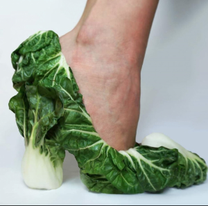 художниця створює речі з продуктів харчування 