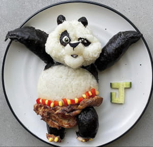 Кухар сворює страви у вигляді персонажів з мультфільмів