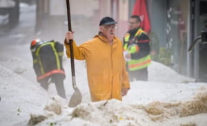 У Франції курортне місто засипало градом
