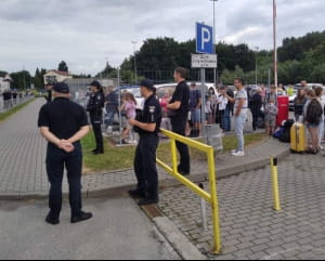 Сперы взорвали сумку со "взрывчаткой" во Львовском аэропорту