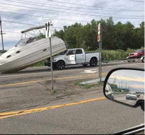 Безглуді ситуації на дорогах, від яких ви не стримаєте свого сміху