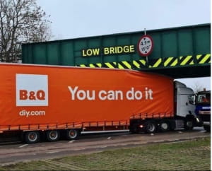 Безглуді ситуації на дорогах, від яких ви не стримаєте свого сміху