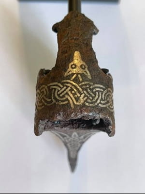 1000-летний топор с гербом князя Владимира