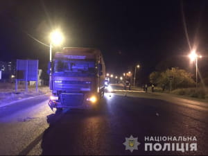 В Харькове грузовик сбил двух мальчиков