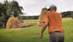 Кадры из "Здесь живет только один человек / Село Червоне"