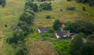 Кадры из "Здесь живет только один человек / Село Червоне"