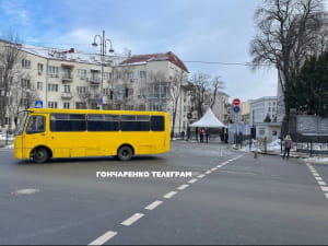 До Офісу президента автобусами стягують силовиків