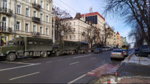До Печерського суду прибули автозаки із силовиками