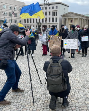В Берлине украинская община пикетировала посольство РФ