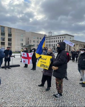В Берлине украинская община пикетировала посольство РФ