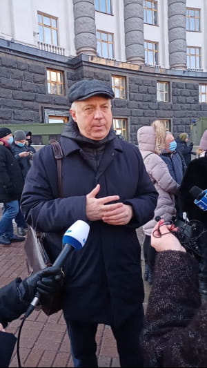 Студенти "Могилянки" прийшли під Кабмін – вимагають звільнення Шкарлета