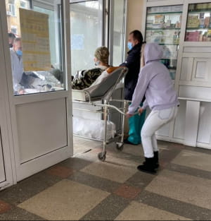 В госпиталь в Киев доставили раненых бойцов