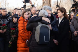 Петр и Марина Порошенко почтили героев Небесной Сотни