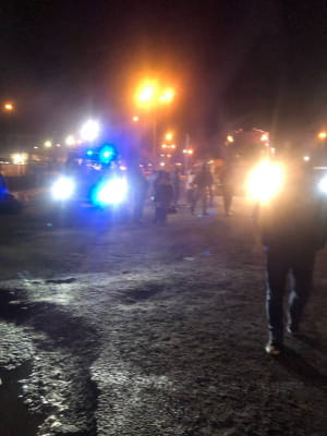 Польща, після пункту пропуску. Волонтери зустрічають, годують та дають воду